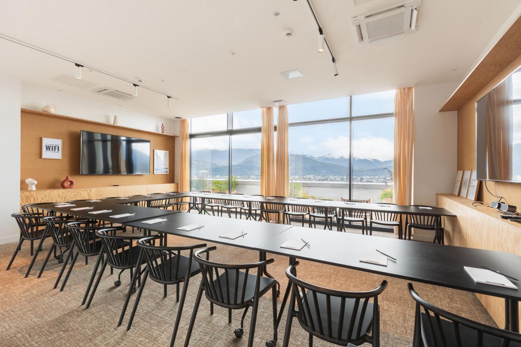 The Babel Community Hotel - Grenoble Bastille エクステリア 写真
